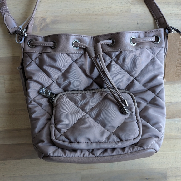 Steve Madden NEW! BRIVERIA Bucket Convertible Crossbody - Picture 2 of 9